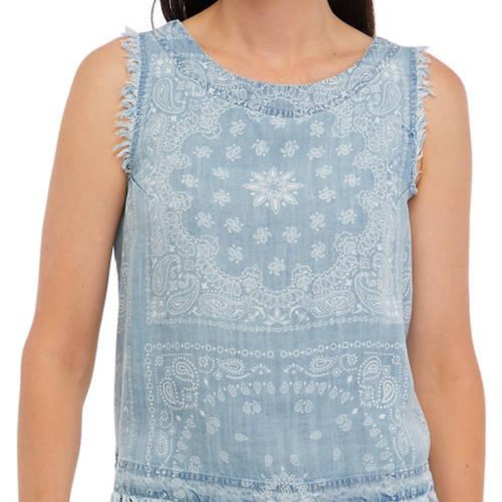 T Tahari Light Blue Sleeveless bandana print Top size large. Nwt - Picture 2 of 3
